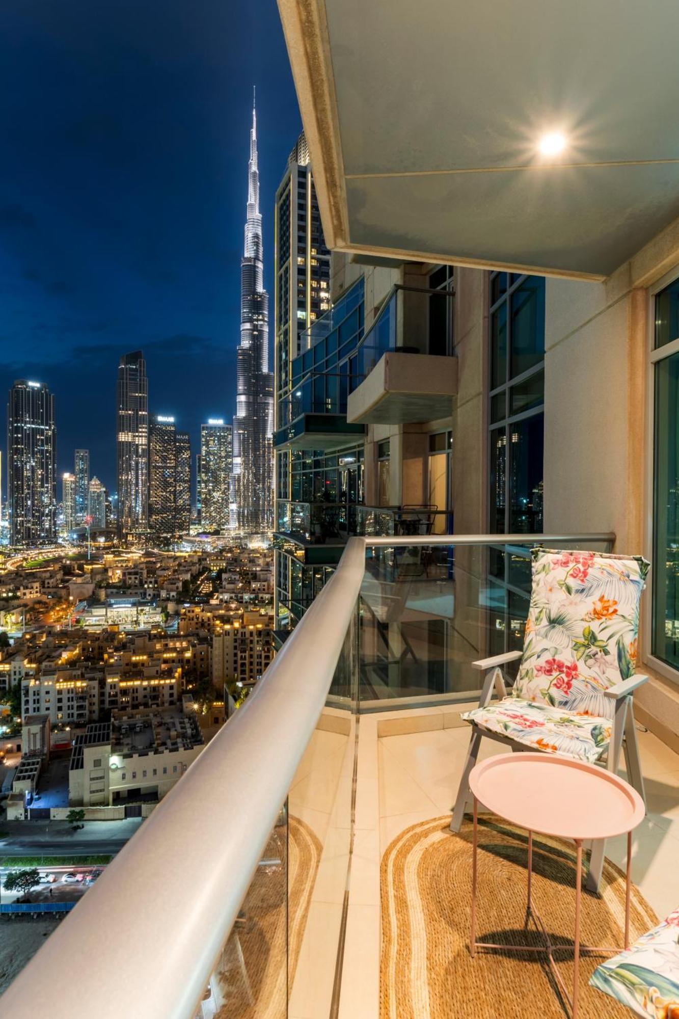 Flash Sale- Burj Khalifa View- 5mn Walk To Mall - Burj Views Tower- Stylish 1bdr Apartment- Convenient Location *