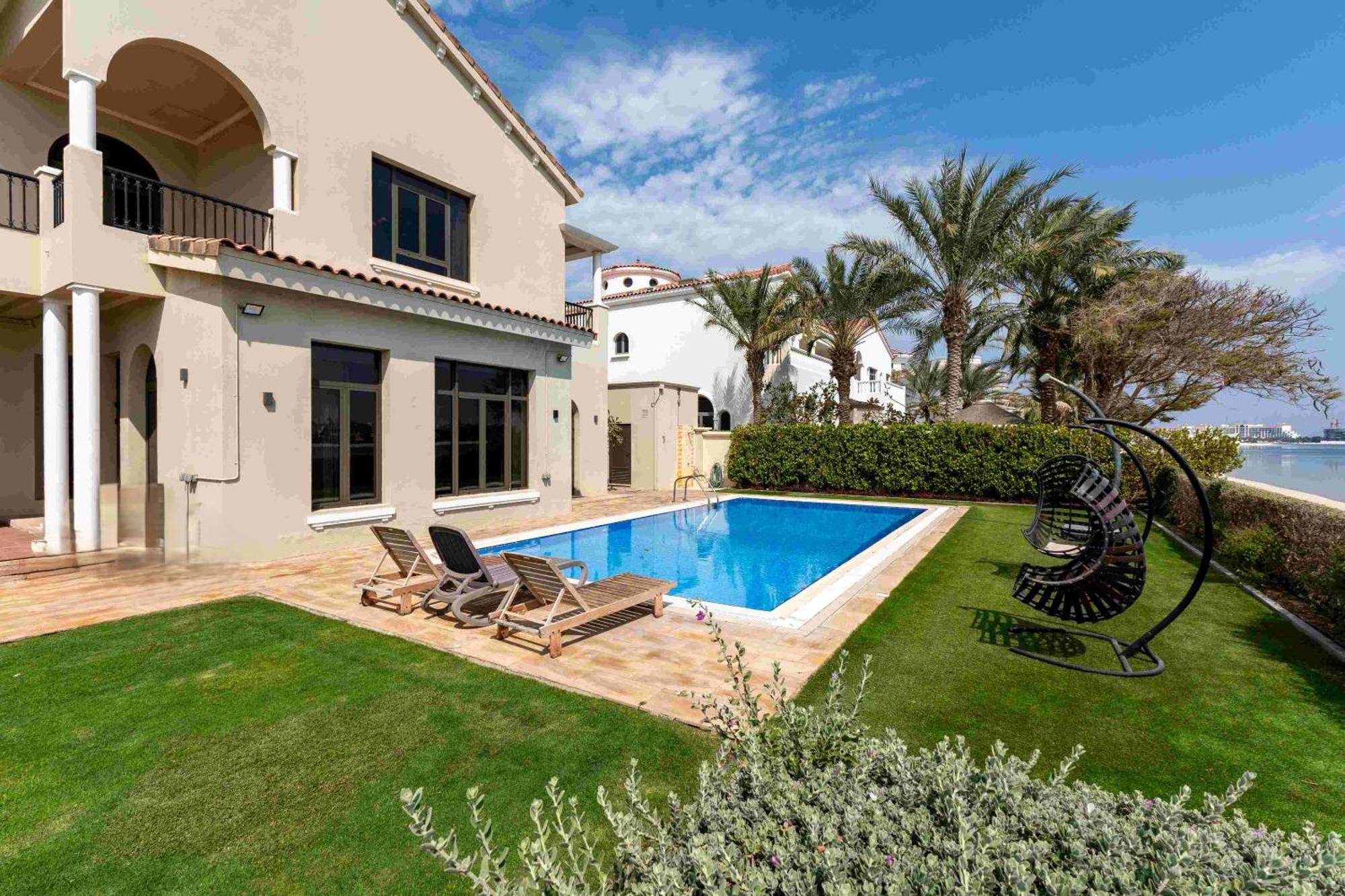 Frond D, Palm Villa, Palm Jumeirah - Mint * Dubai