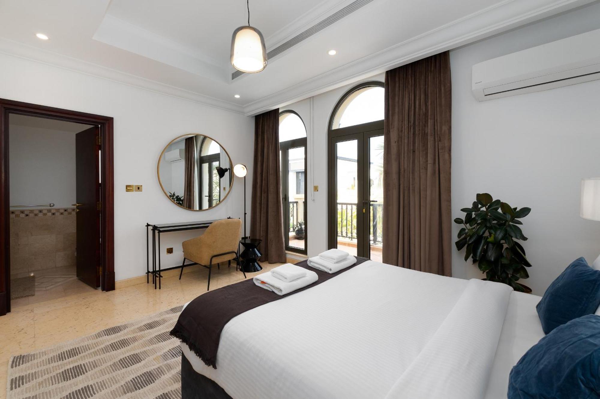 Frond D, Palm Villa, Palm Jumeirah - Mint * Dubai