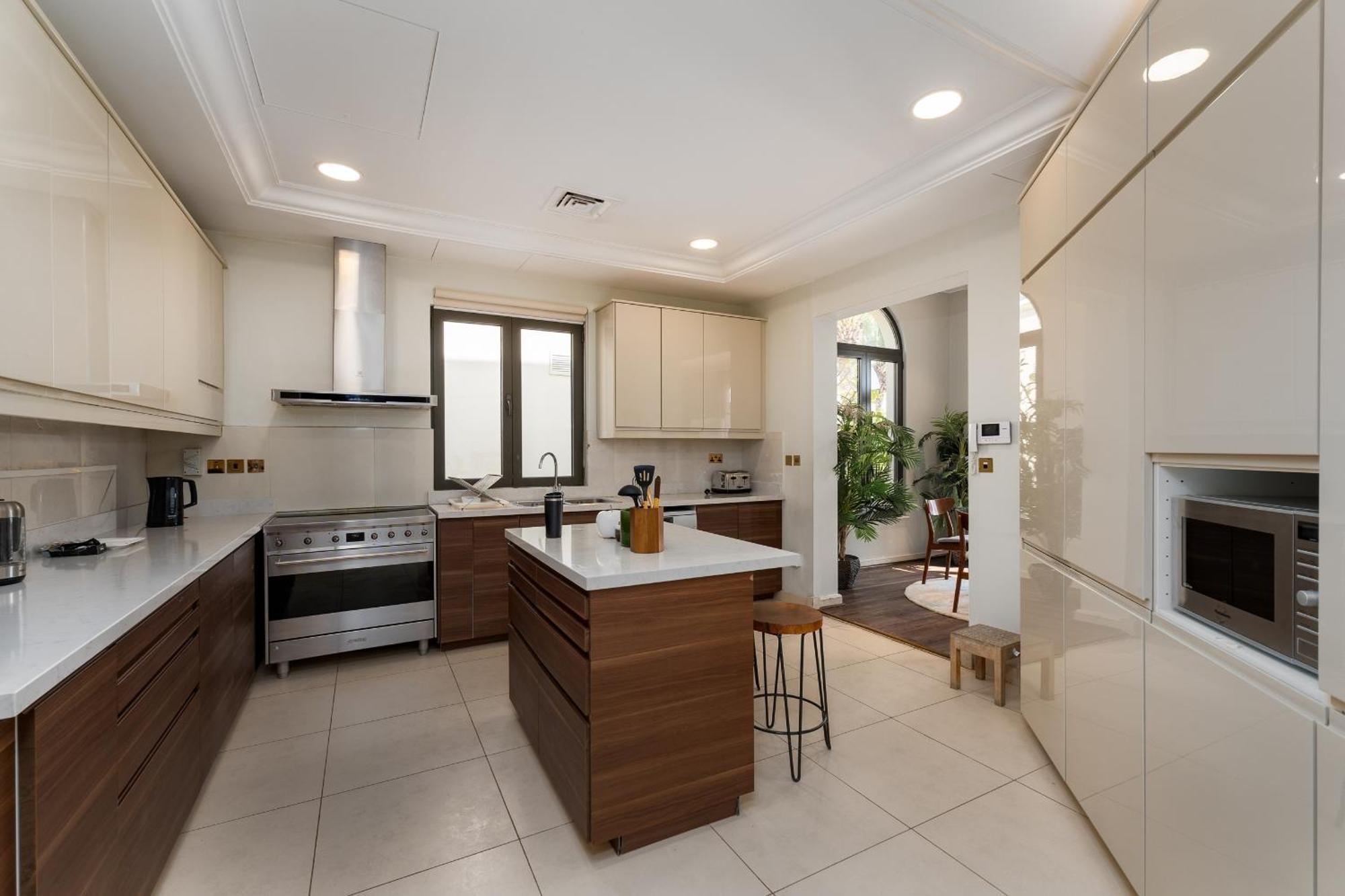 Frond D, Palm Villa, Palm Jumeirah - Mint Villa Dubai