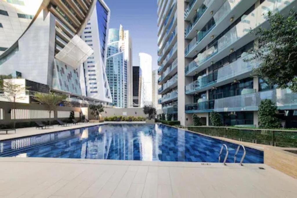 Live In Your Dubai