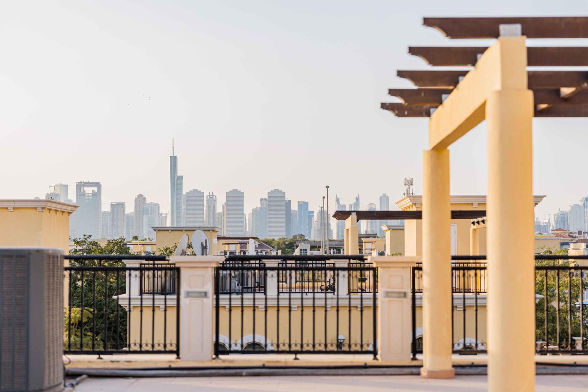 Stunning 4br Jumeira Park With Pool And Jacuzzi Villa Dubai