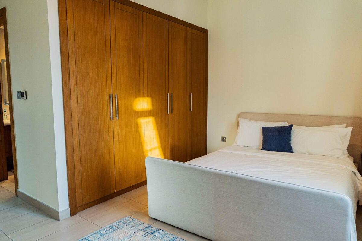 Stunning 4br Jumeira Park With Pool And Jacuzzi Villa Dubai