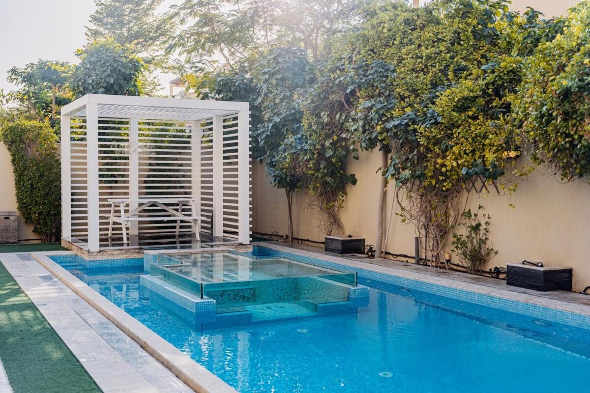 Villa Stunning 4br Jumeira Park With Pool And Jacuzzi *