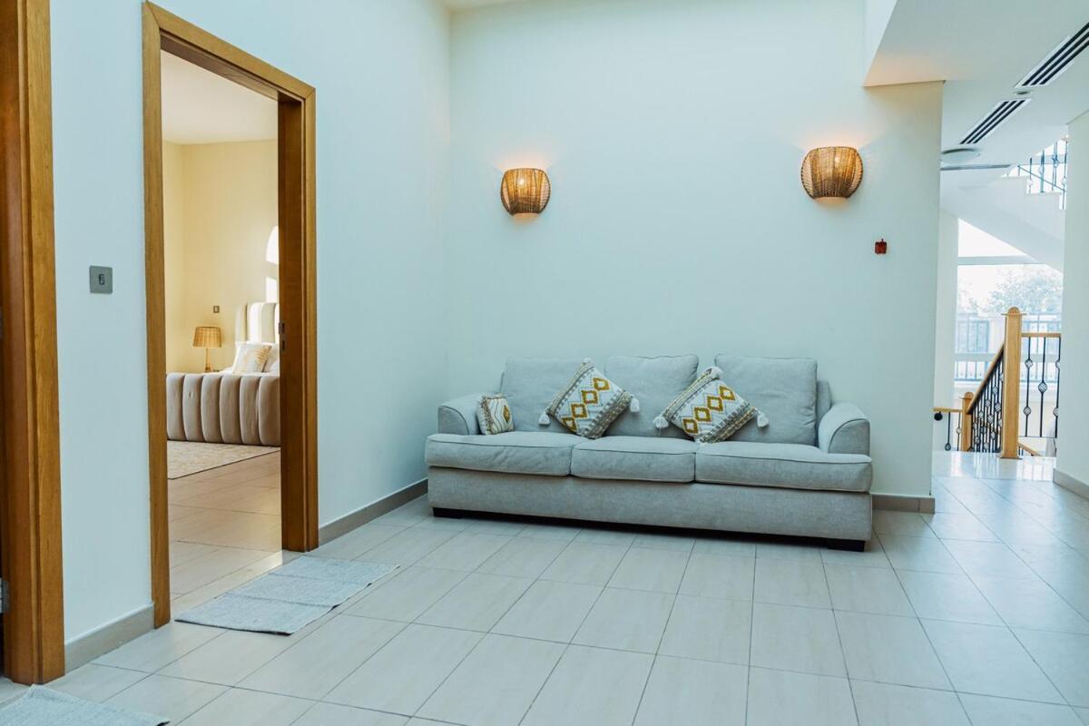 Villa Stunning 4br Jumeira Park With Pool And Jacuzzi *