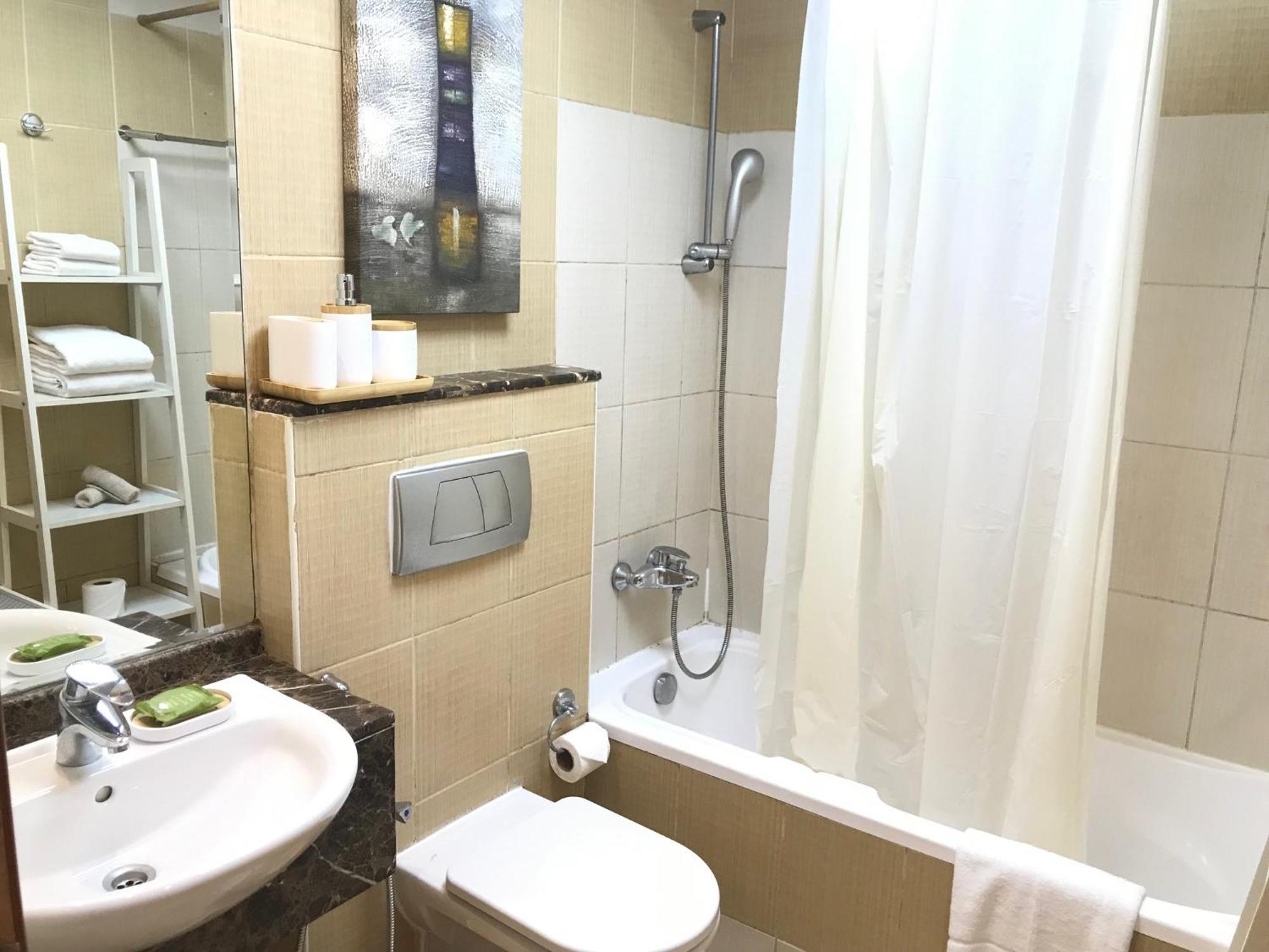 Cozy One Bedroom Close To And Metro Station Apartment *