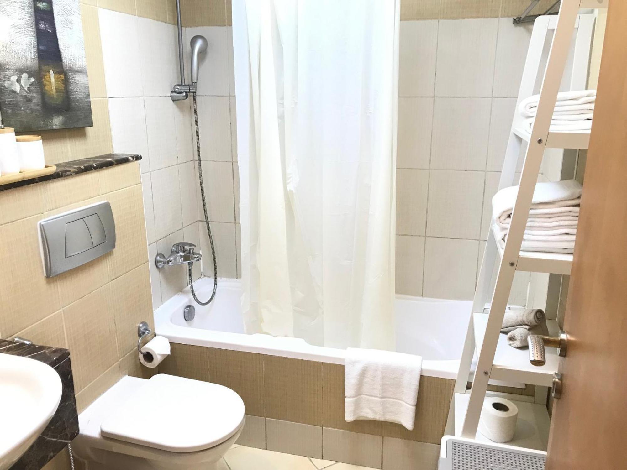 Cozy One Bedroom Close To And Metro Station Dubai