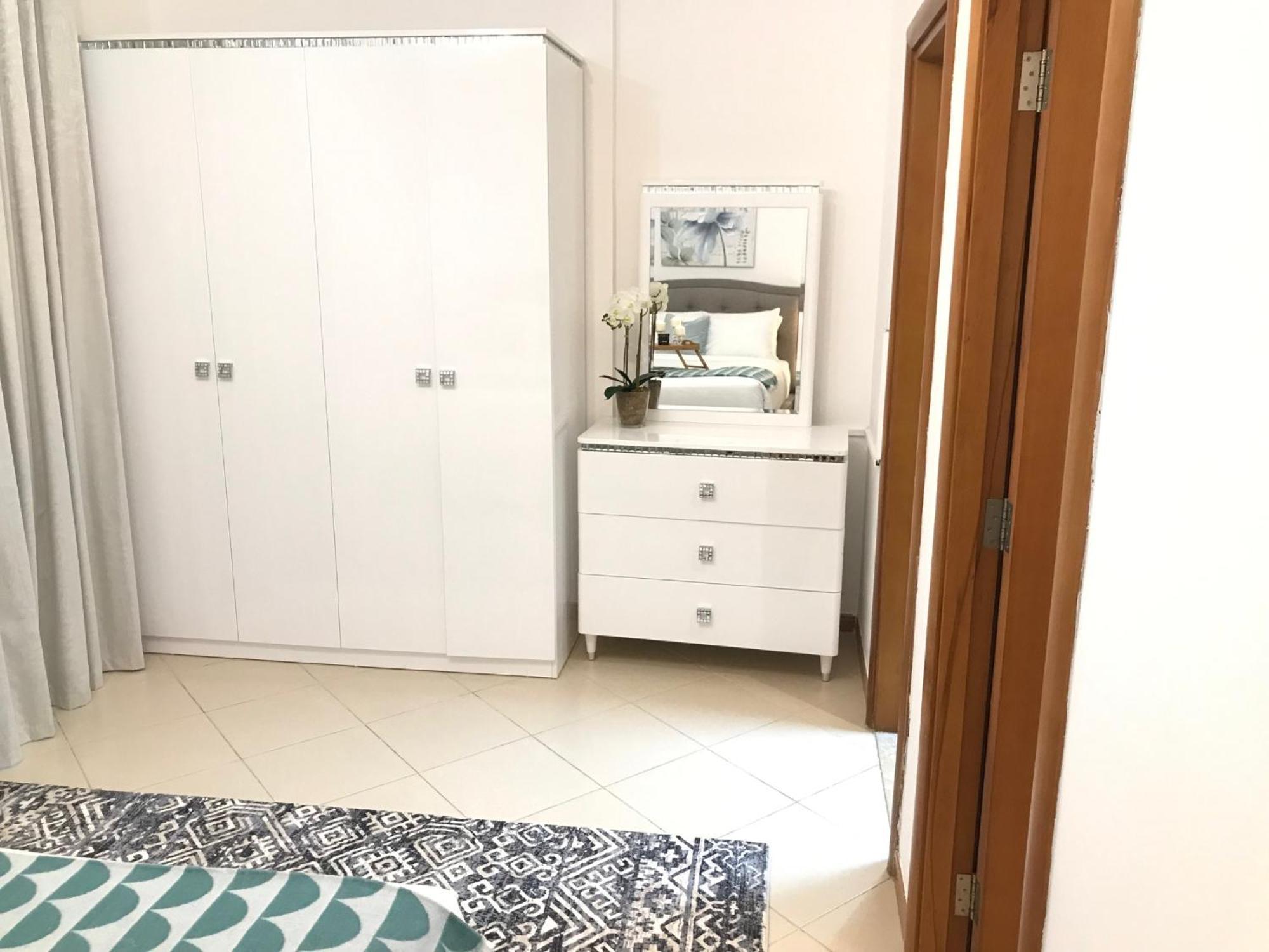 Cozy One Bedroom Close To And Metro Station Apartment *