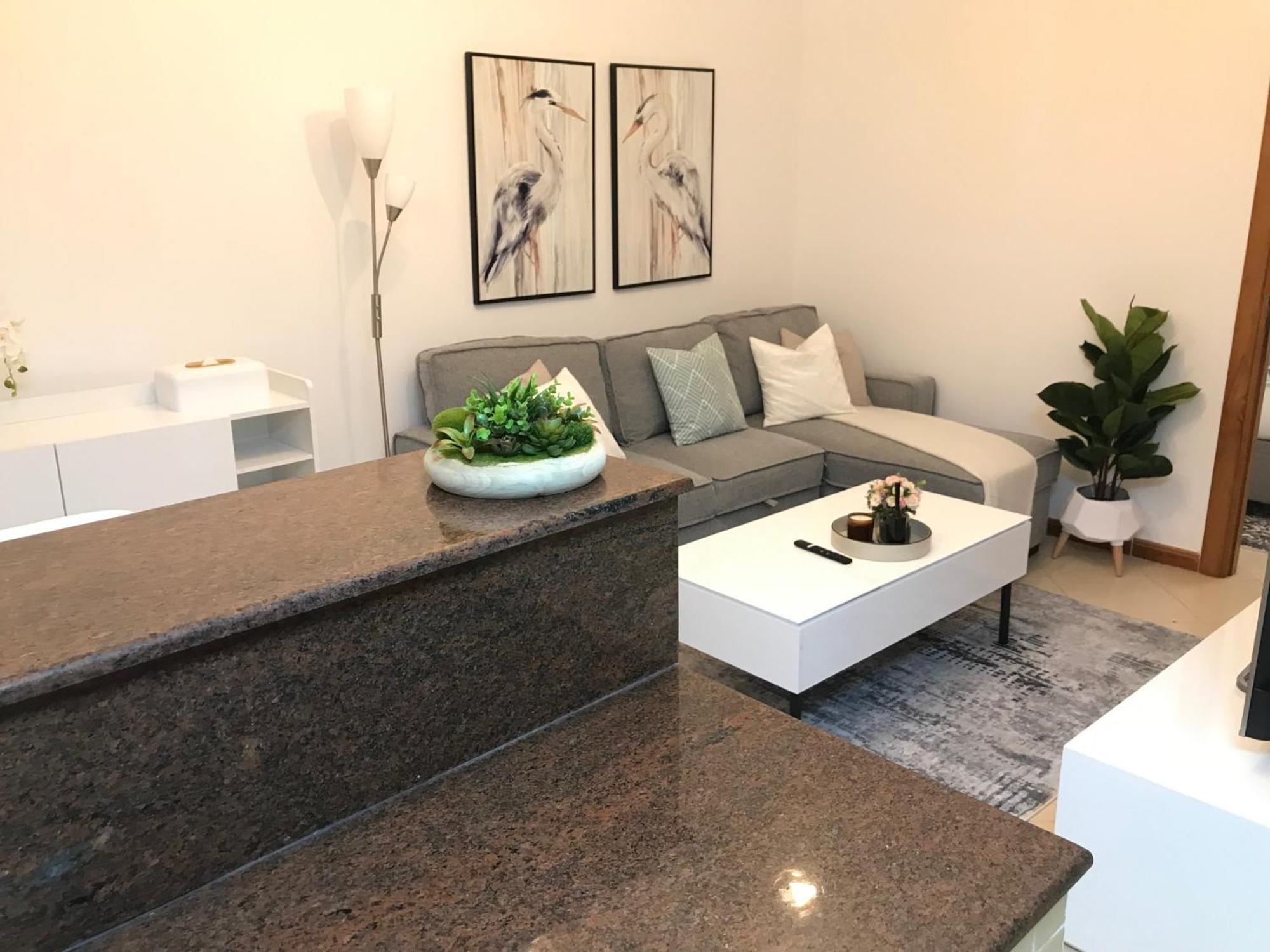 Cozy One Bedroom Close To And Metro Station *