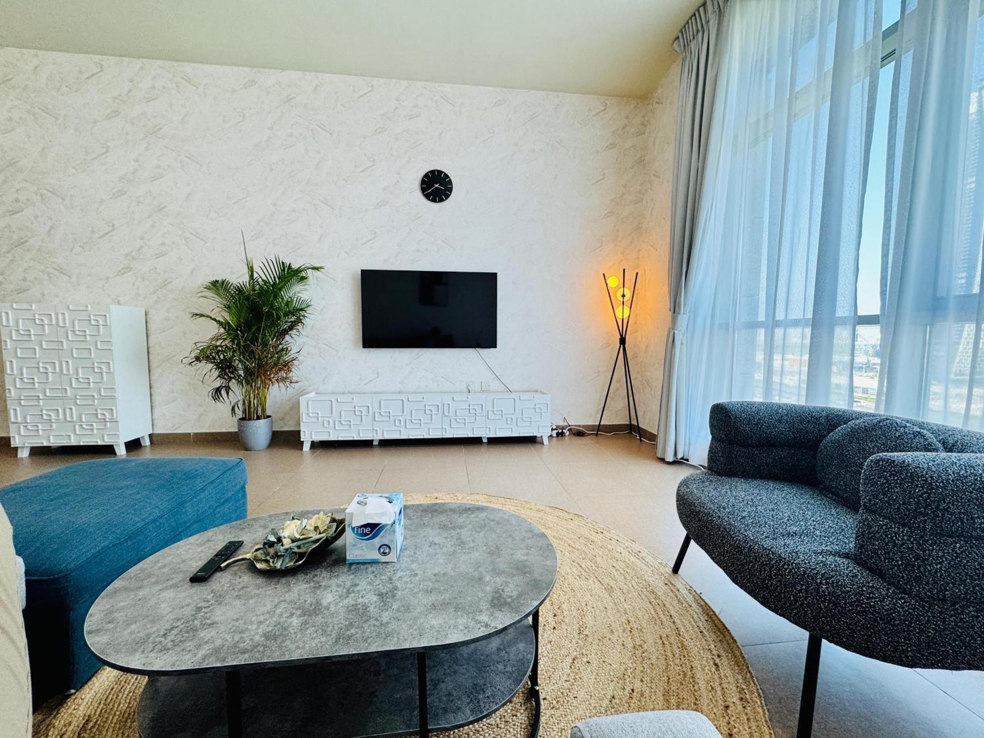 Hm- 702 Specious And Large Fully Furnished One Bedroom Dubai