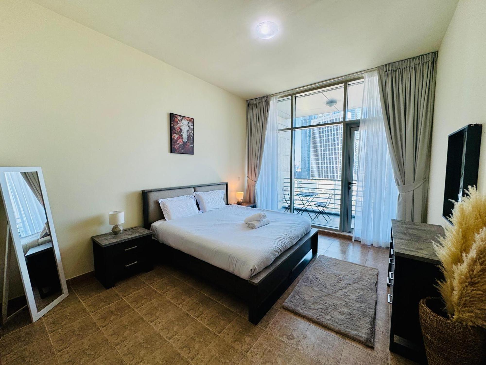 Hm- 702 Specious And Large Fully Furnished One Bedroom Apartment Dubai