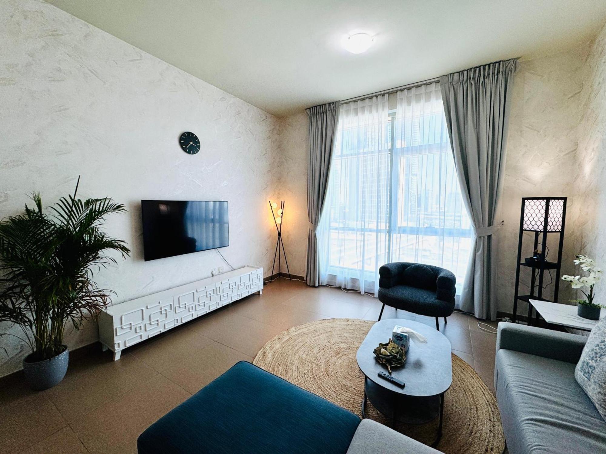 Hm- 702 Specious And Large Fully Furnished One Bedroom *