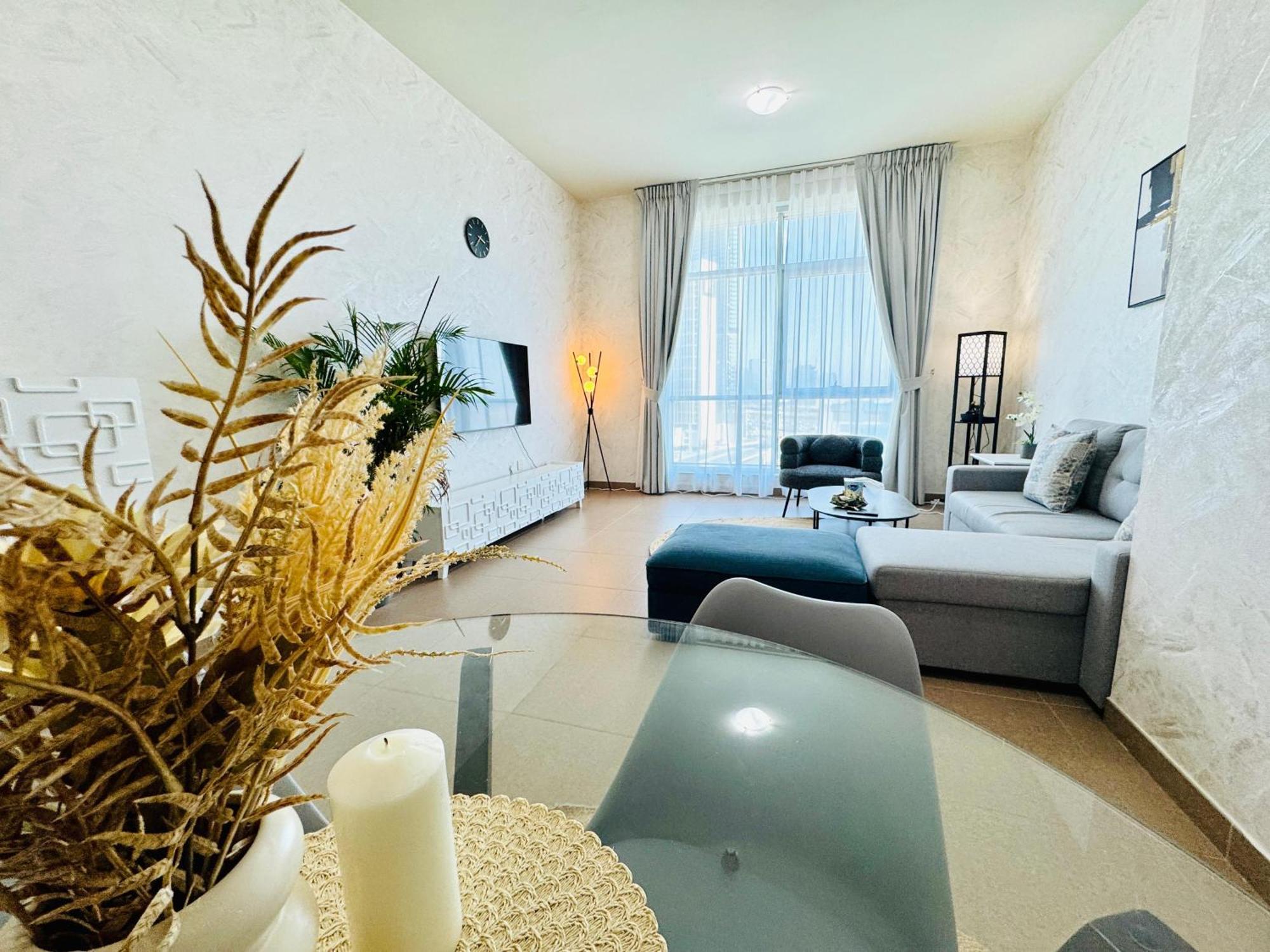 Hm- 702 Specious And Large Fully Furnished One Bedroom Apartment Dubai