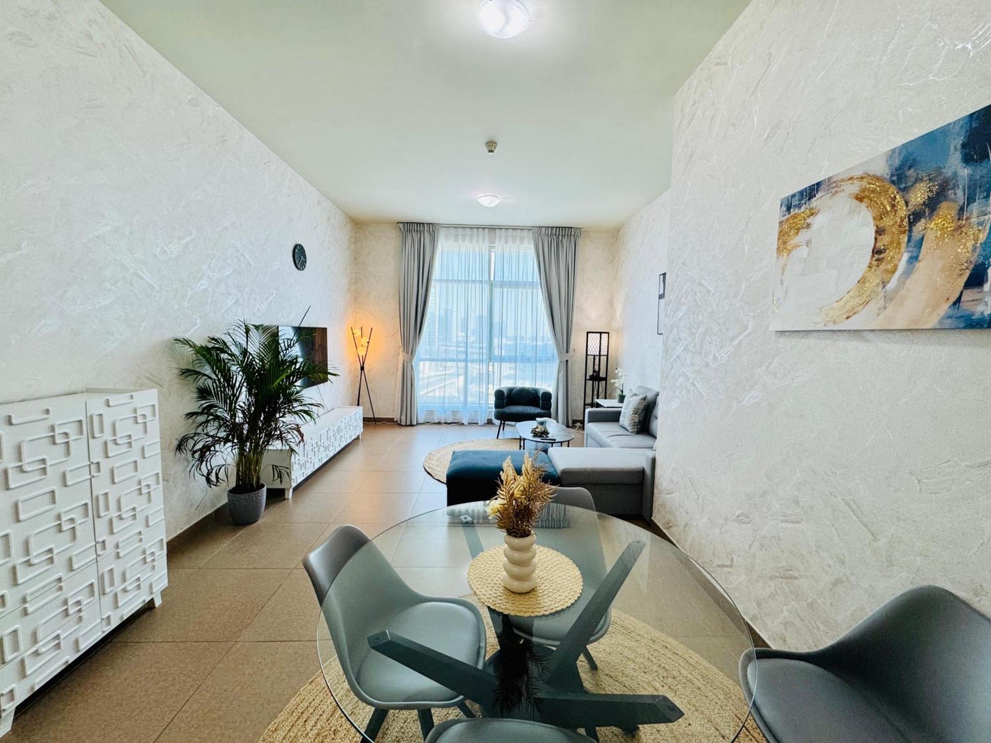 Hm- 702 Specious And Large Fully Furnished One Bedroom *