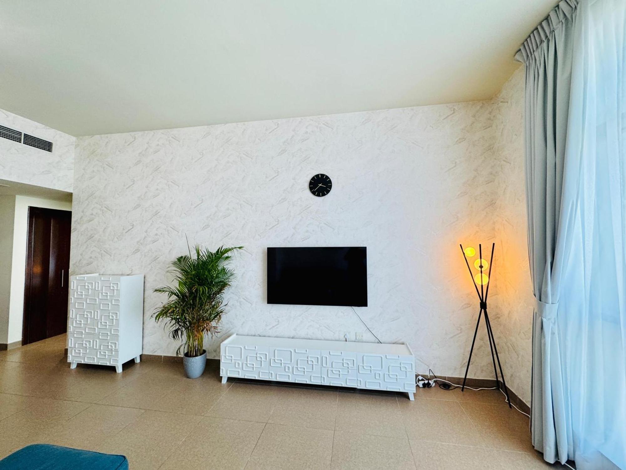 Hm- 702 Specious And Large Fully Furnished One Bedroom * Dubai
