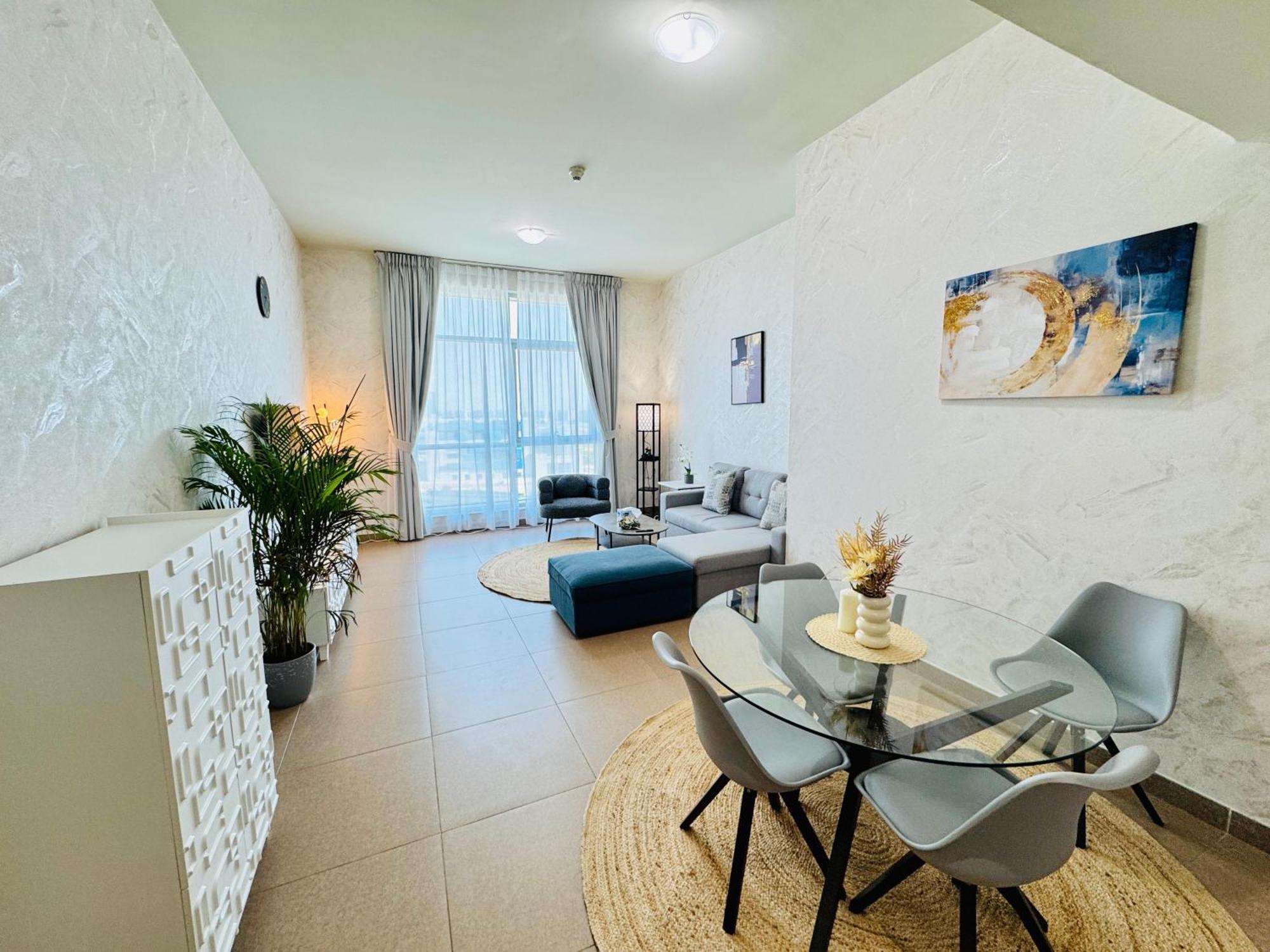 Hm- 702 Specious And Large Fully Furnished One Bedroom Apartment Dubai