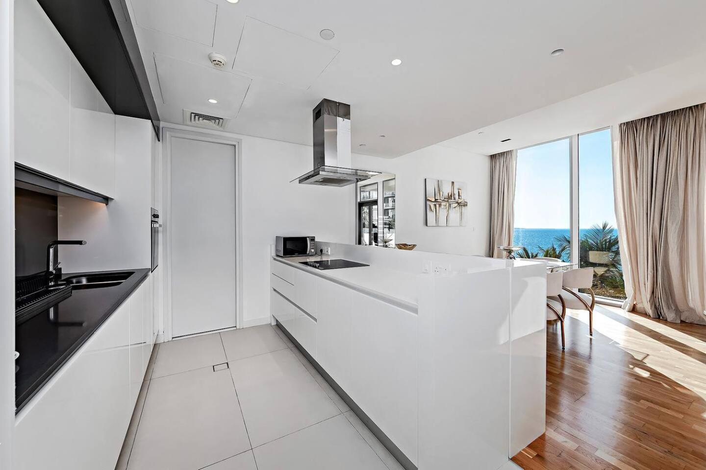 Bluewaters Sea View 2br Pool & Gym & Beachfront *