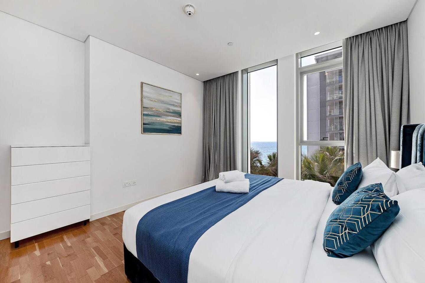 Bluewaters Sea View 2br Pool & Gym & Beachfront Apartment