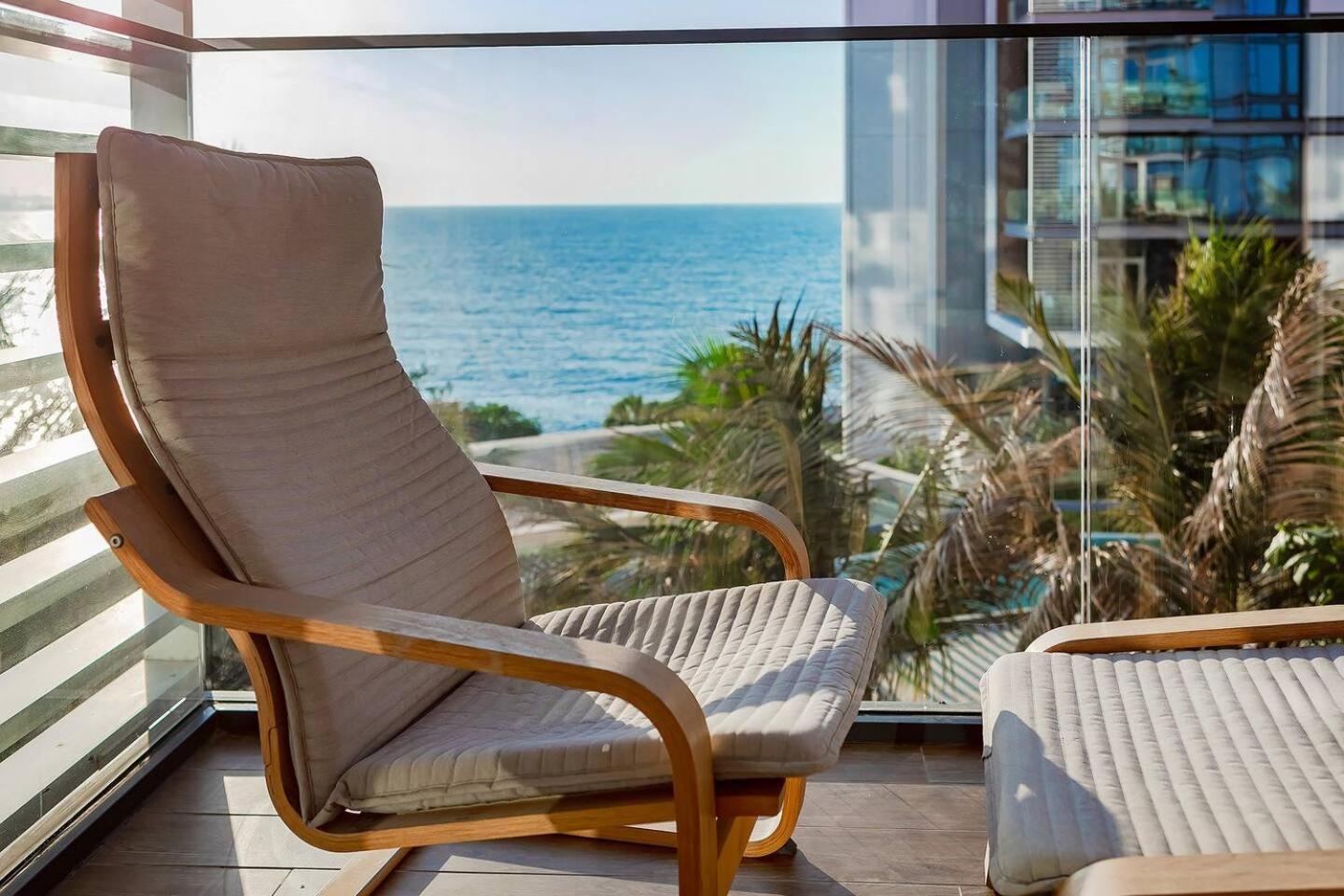 Bluewaters Sea View 2br Pool & Gym & Beachfront Dubai