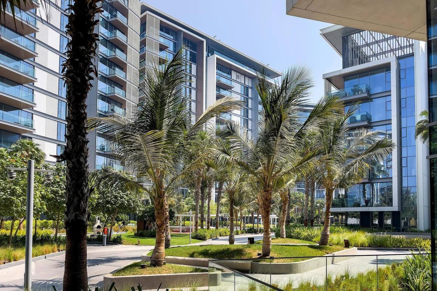 Bluewaters Sea View 2br Pool & Gym & Beachfront Apartment