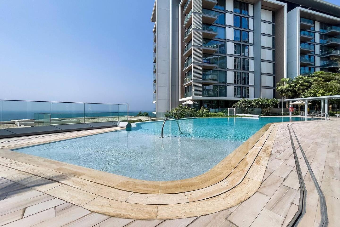 Bluewaters Sea View 2br Pool & Gym & Beachfront Apartment *