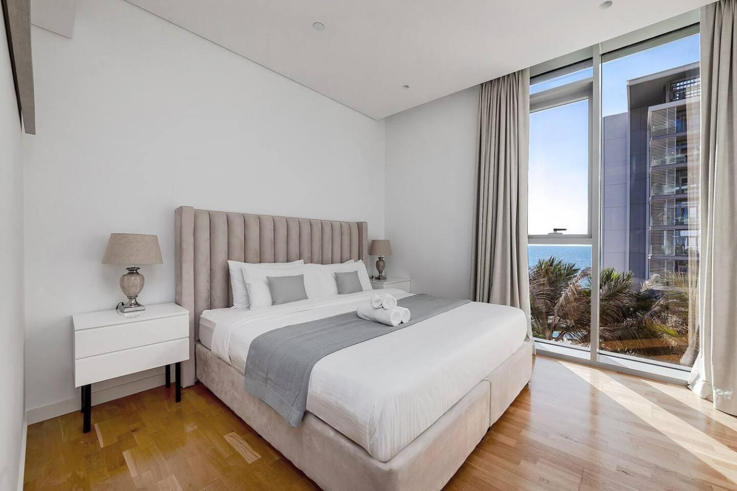 Bluewaters Sea View 2br Pool & Gym & Beachfront