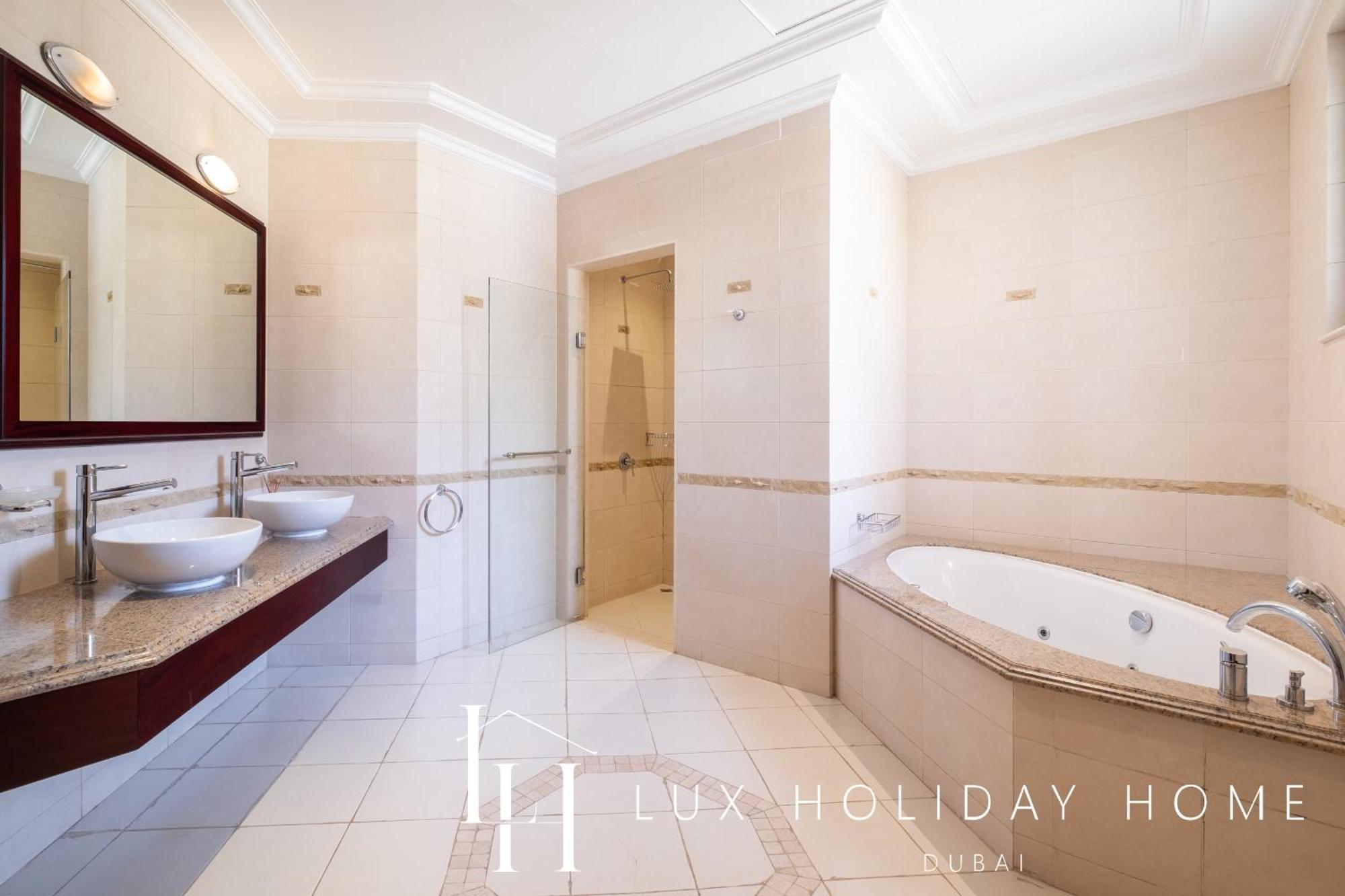 Lux - The Ocean Pearl * Dubai