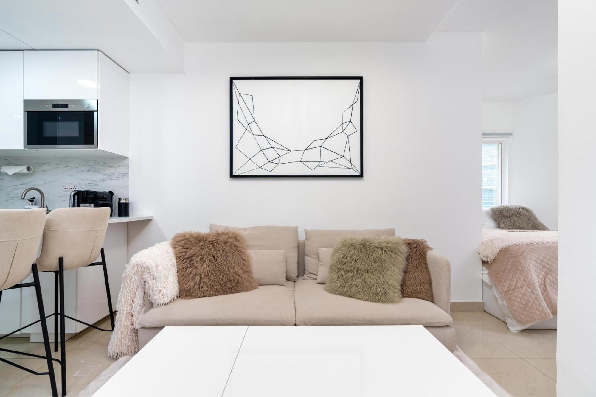 Samaya - Stylish - Jlt Apartment Dubai