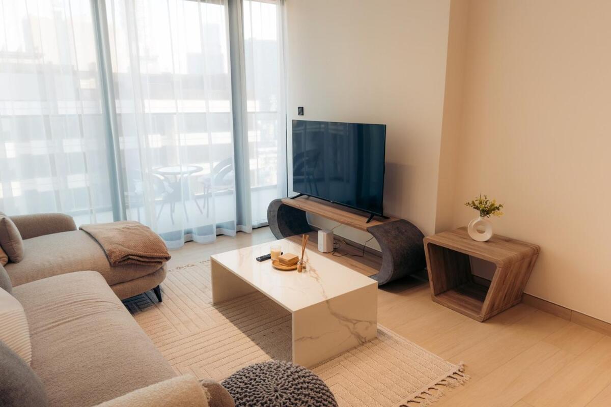 Luxury 2 Bedroom Unit, Prime Location
