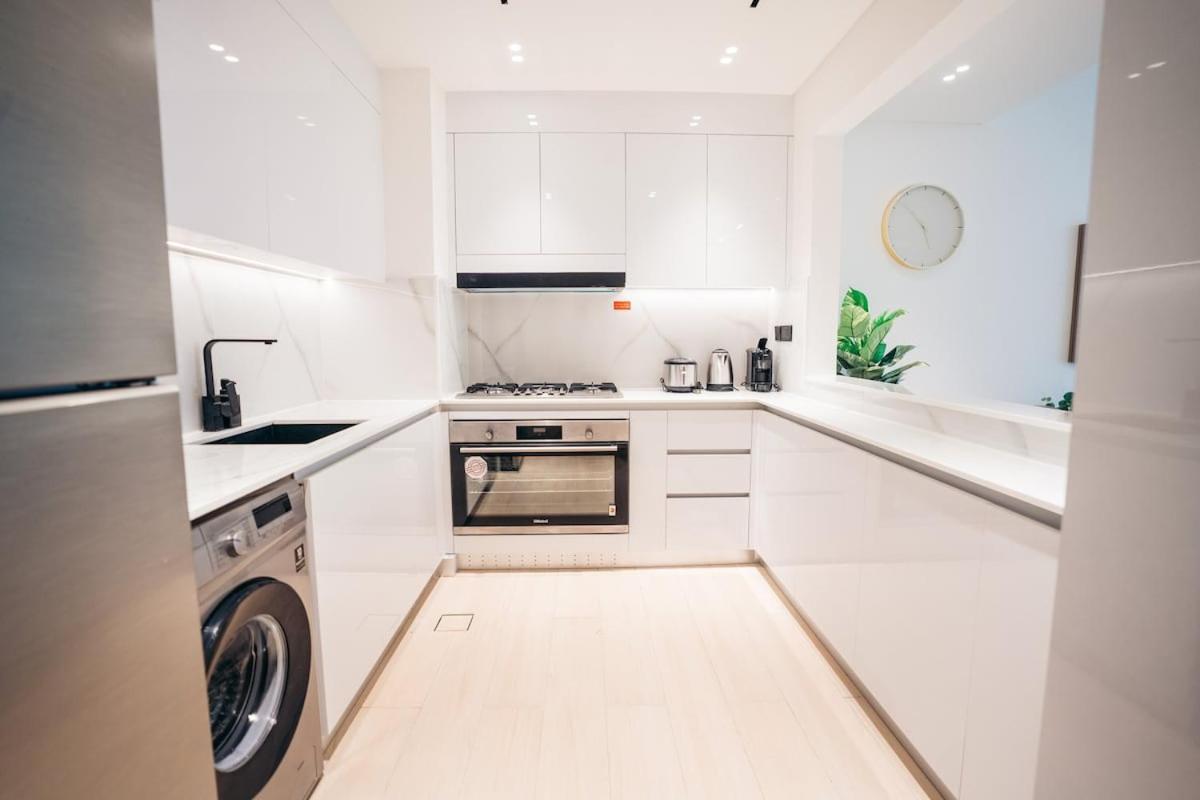 Luxury 2 Bedroom Unit, Prime Location Dubai