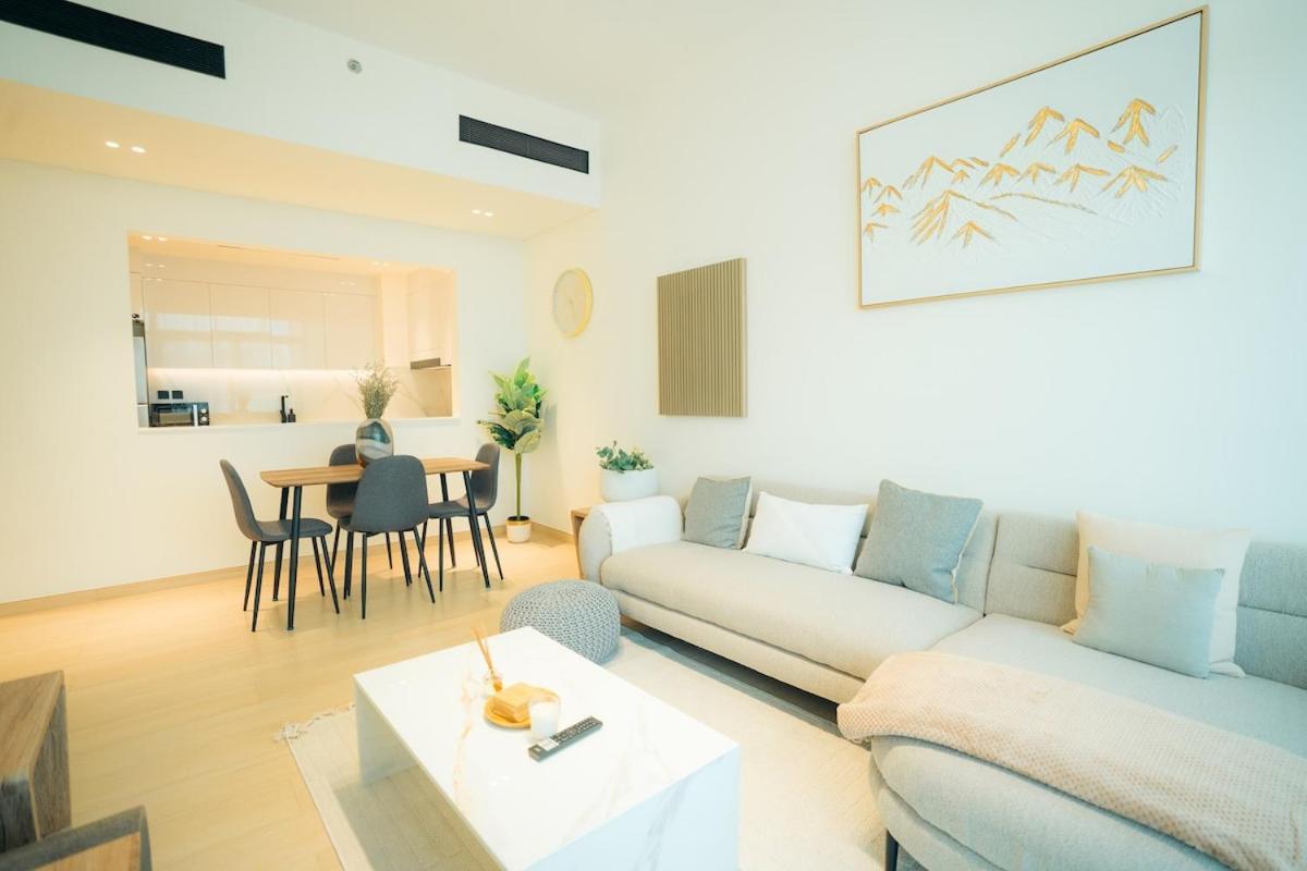 Apartment Luxury 2 Bedroom Unit, Prime Location Dubai