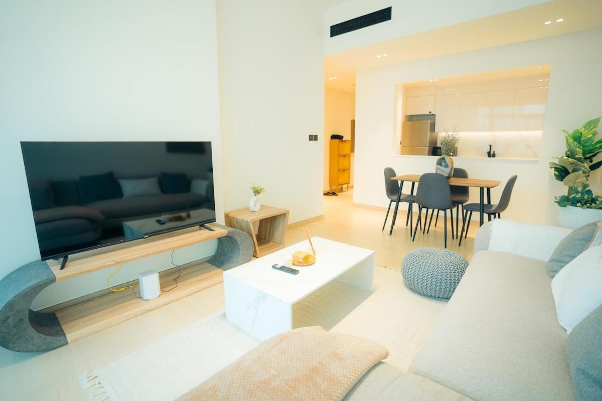 Luxury 2 Bedroom Unit, Prime Location * Dubai