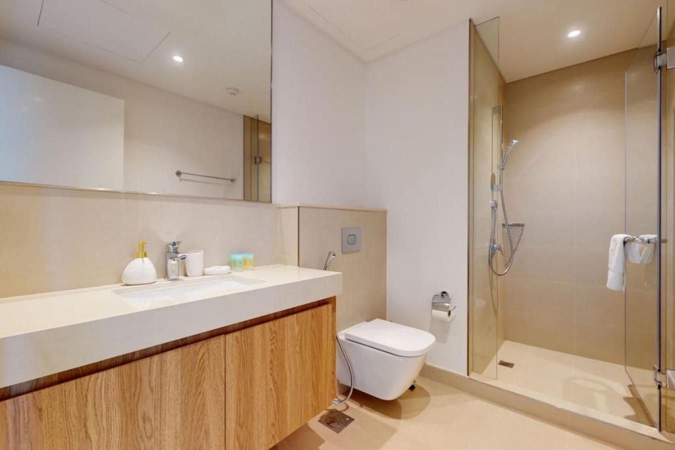 Downtown Views 2 - Gorgeous Three Bedroom Apartment