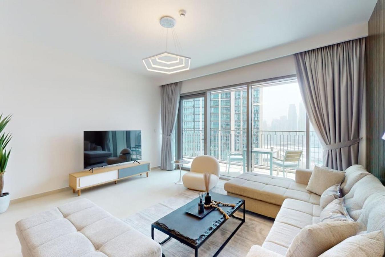 Downtown Views 2 - Gorgeous Three Bedroom Apartment Dubai