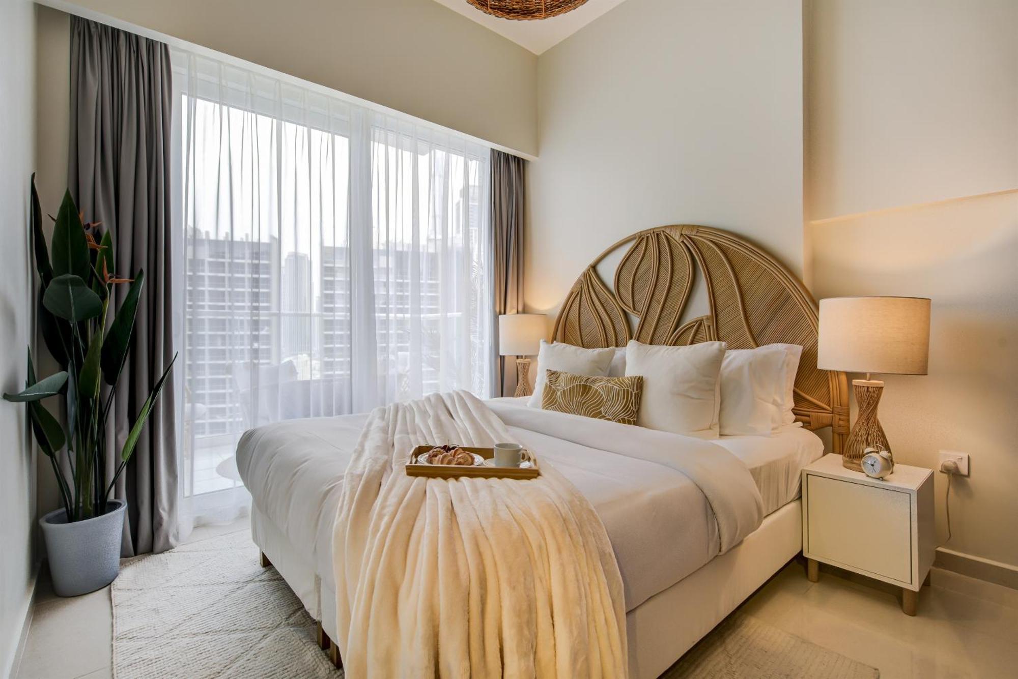 Burj Khalifa View Boho - Downtown Apartment