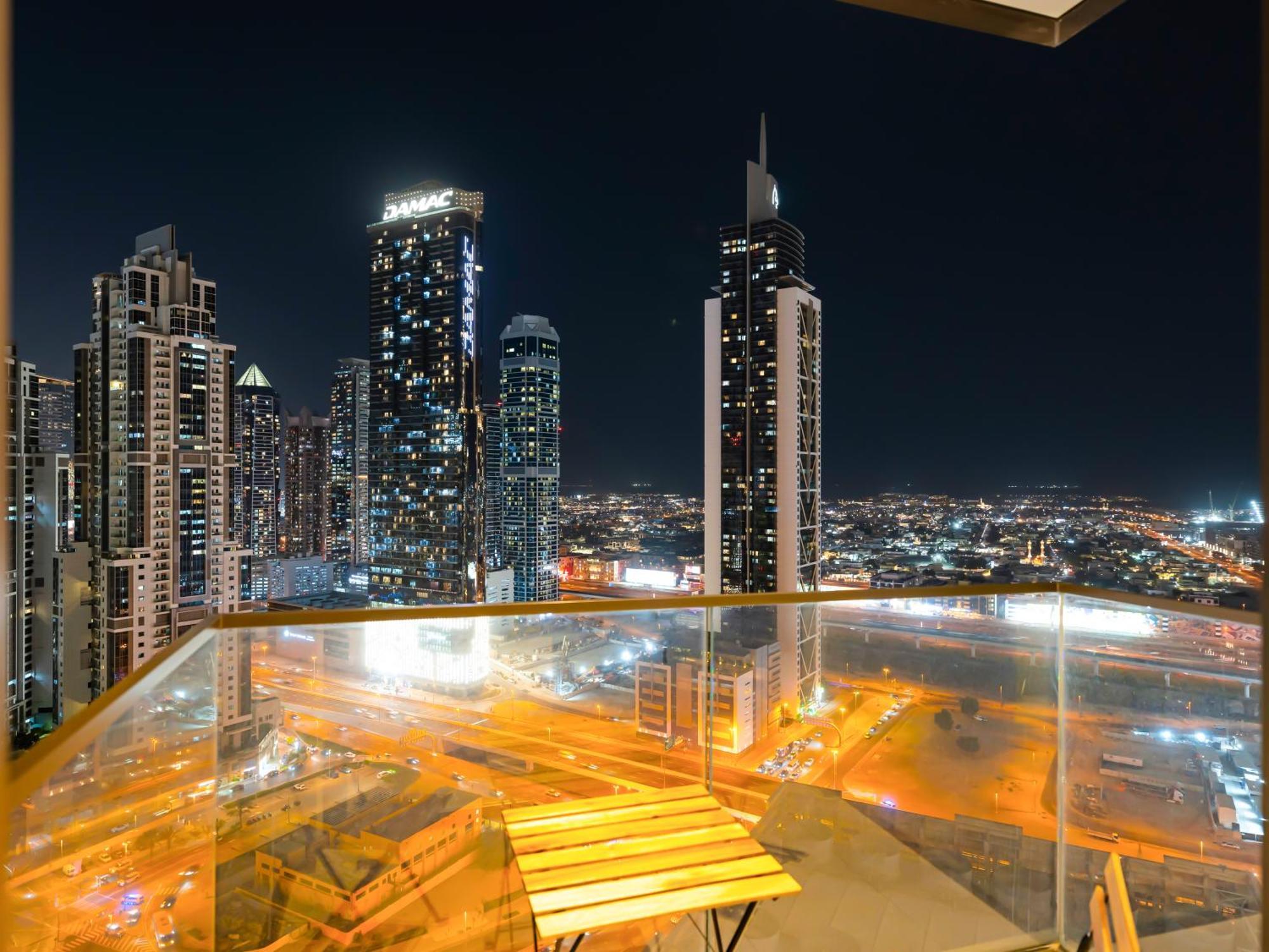 Brand New - Modern 1br In Downtown I Near Burj Khalifa & Mall Apartment Dubai