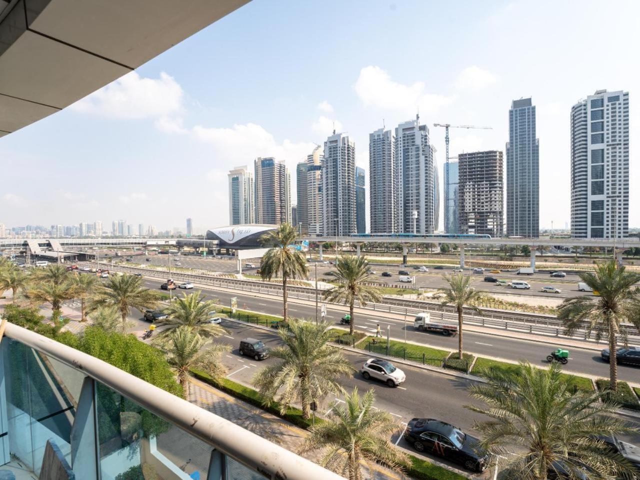 Amiqa Homes Marina Homestay Dubai