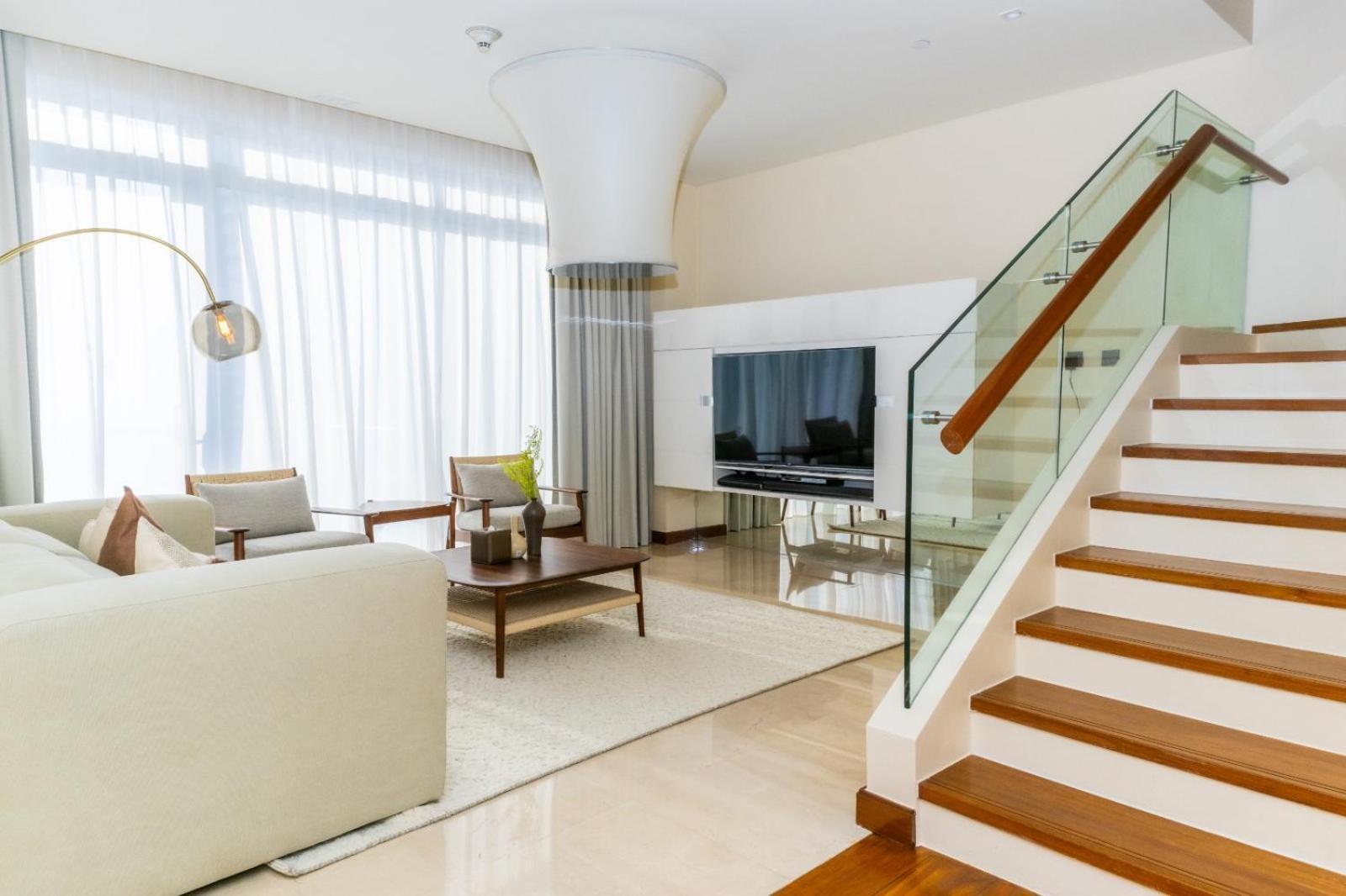 Creston The Mall Residences Apartment *
