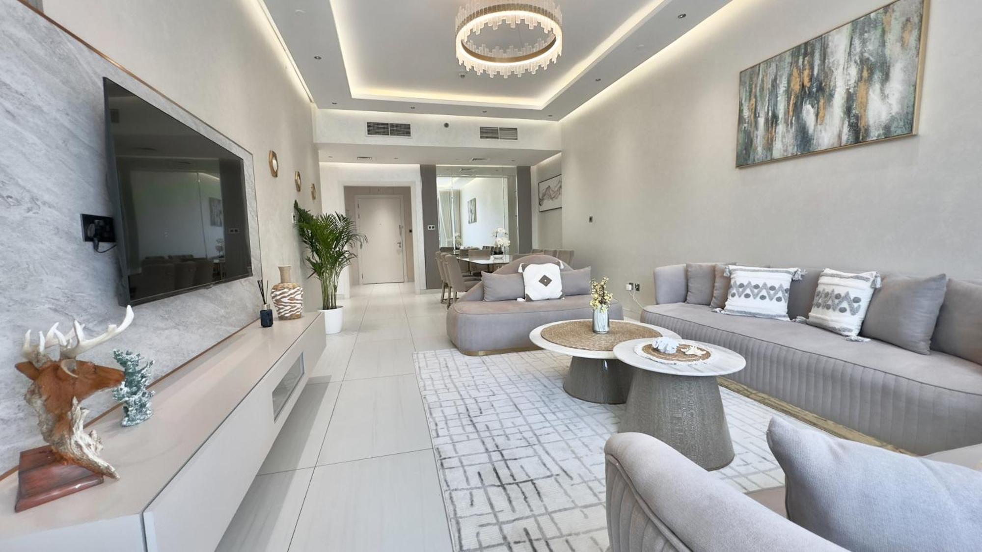 Apartment Spacious 3br And Maid Room, Balcony & Views By Bhavan Dubai