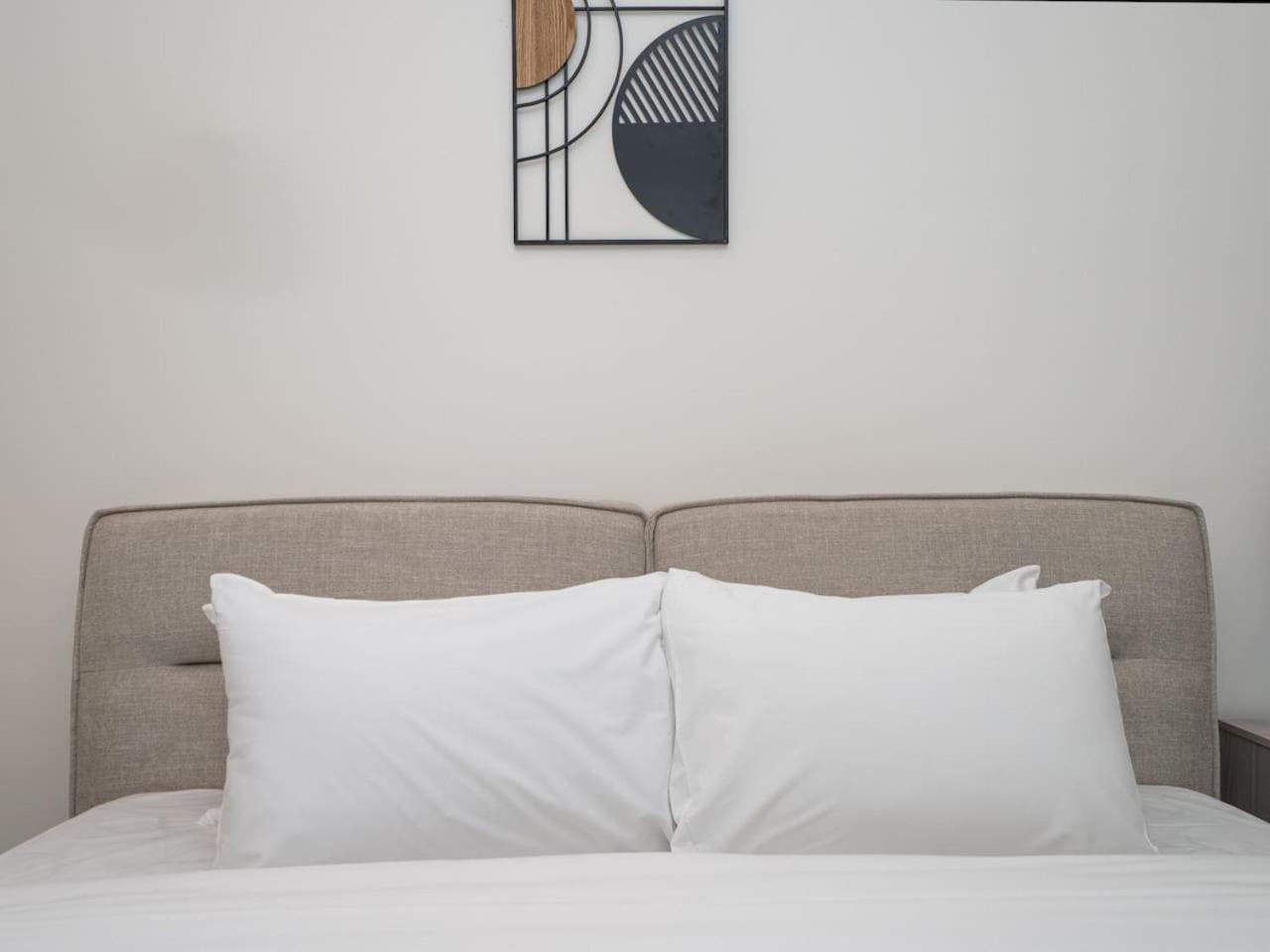 Luxury In Peninsula Five, Business Bay Apartment Dubai