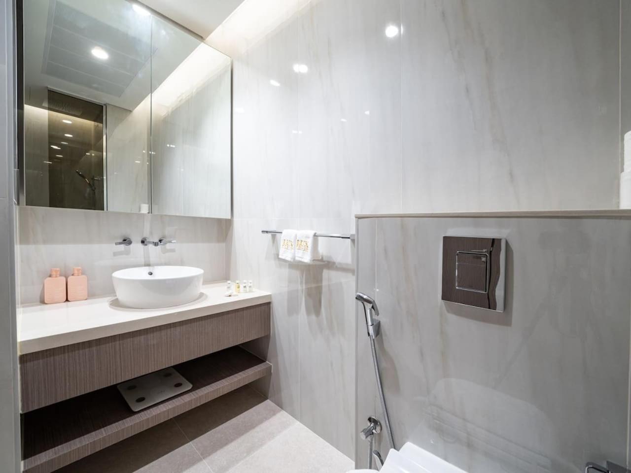 Luxury In Peninsula Five, Business Bay
