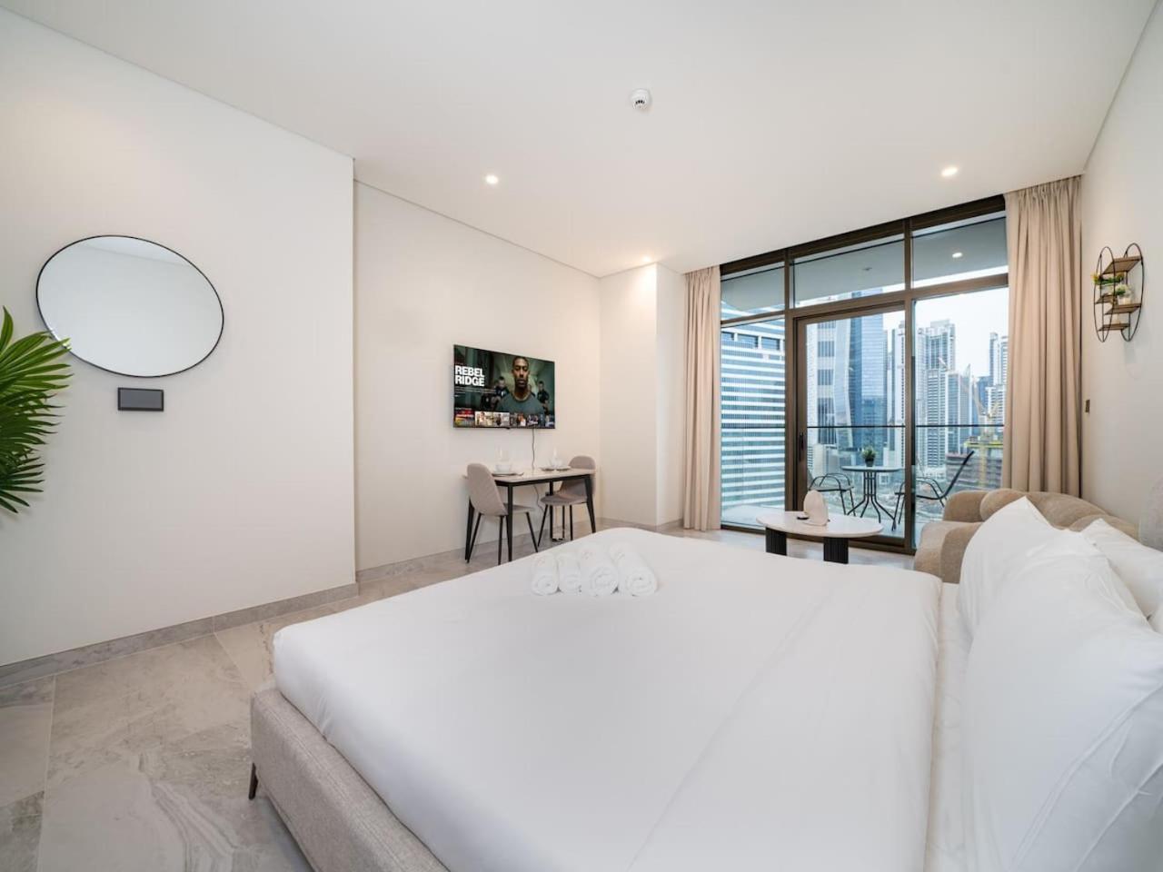 Luxury In Peninsula Five, Business Bay Apartment