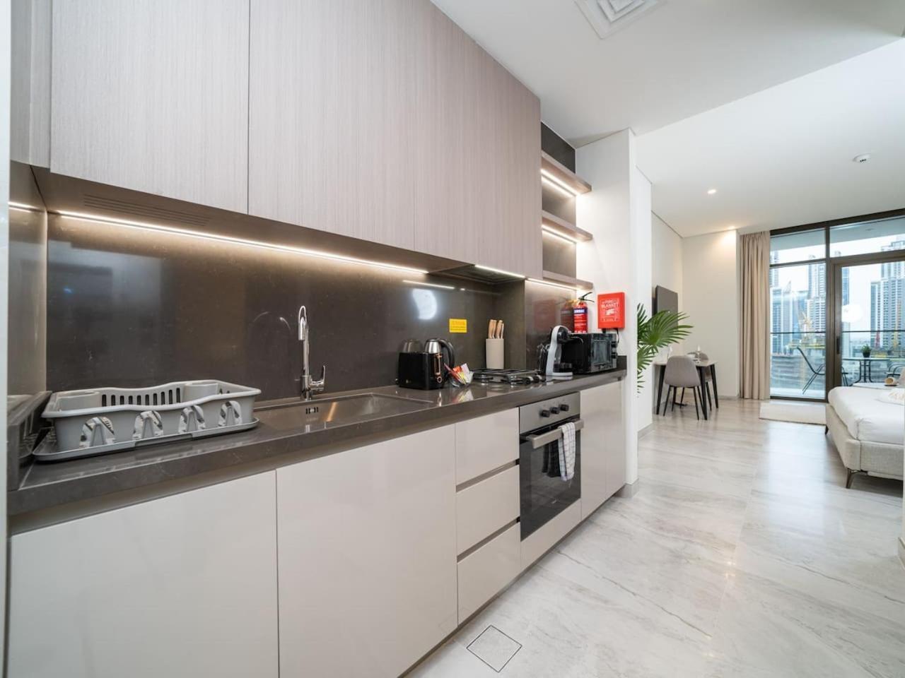 Apartment Luxury In Peninsula Five, Business Bay Dubai