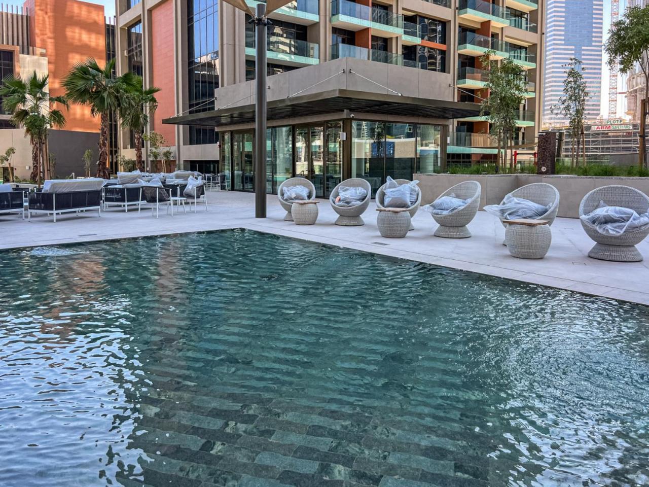 Luxury In Peninsula Five, Business Bay *