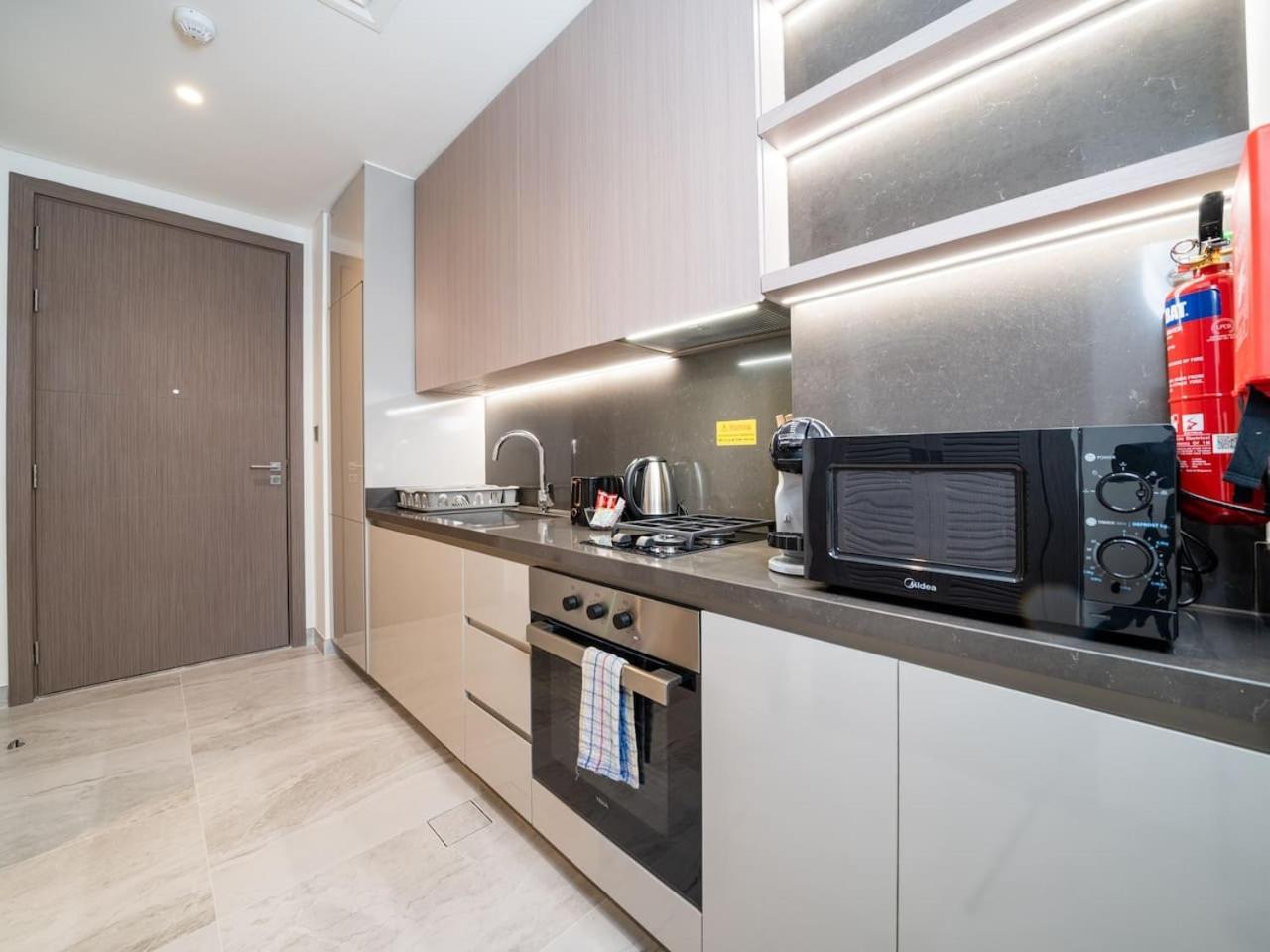 Luxury In Peninsula Five, Business Bay Apartment *