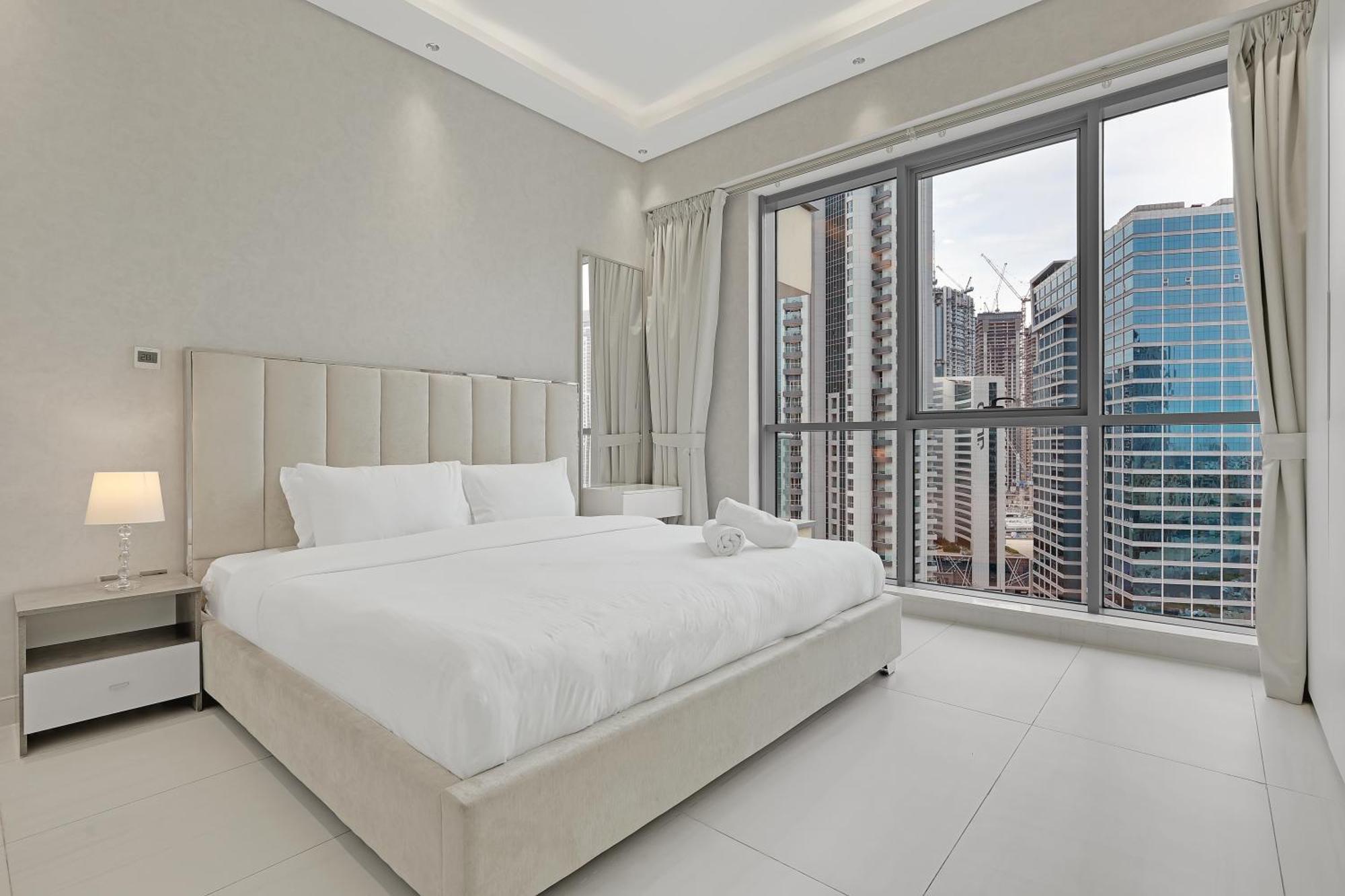 Spacious 3br And Maid Room, Balcony & Views By Bhavan * Dubai