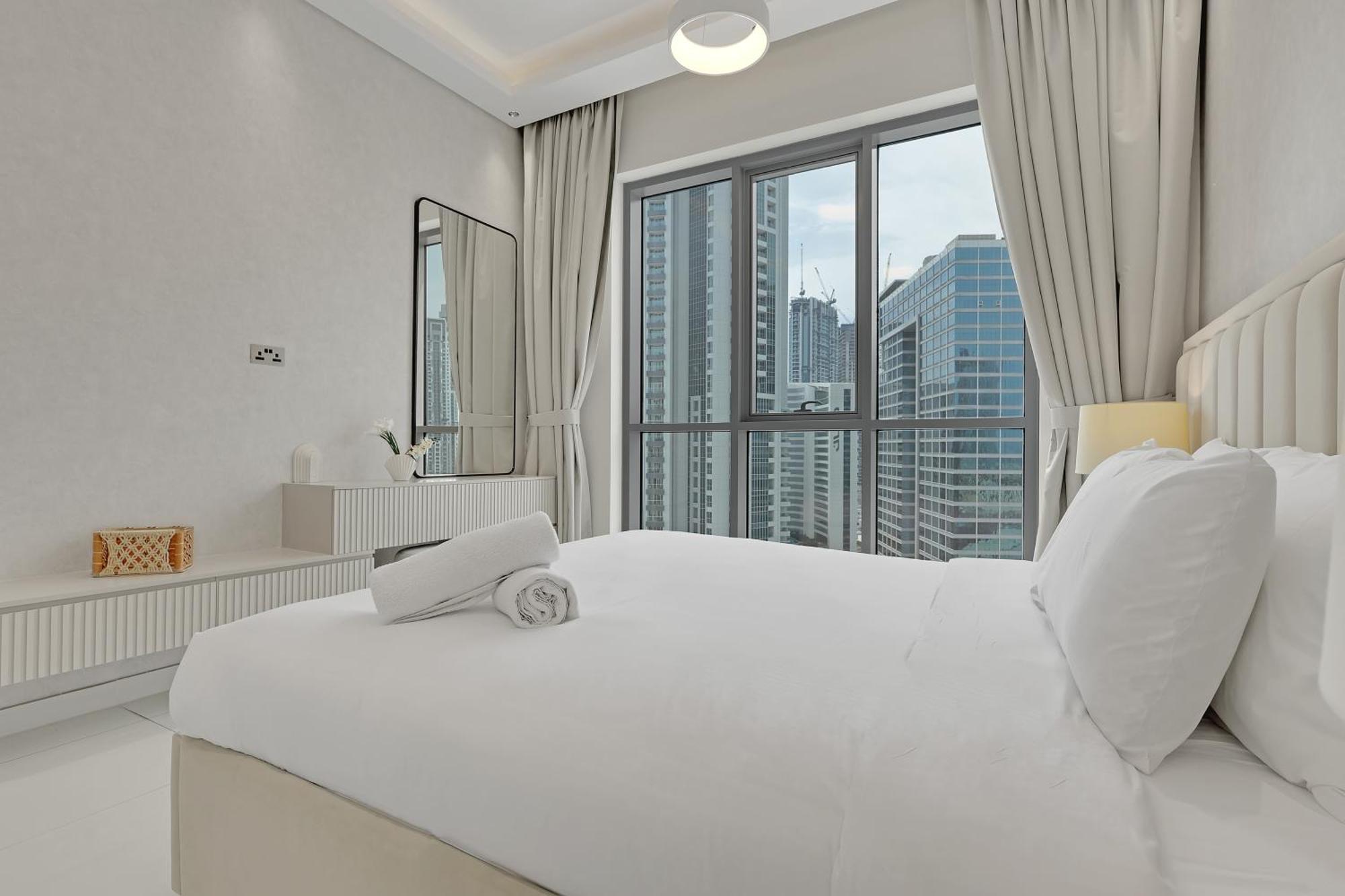 Spacious 3br And Maid Room, Balcony & Views By Bhavan