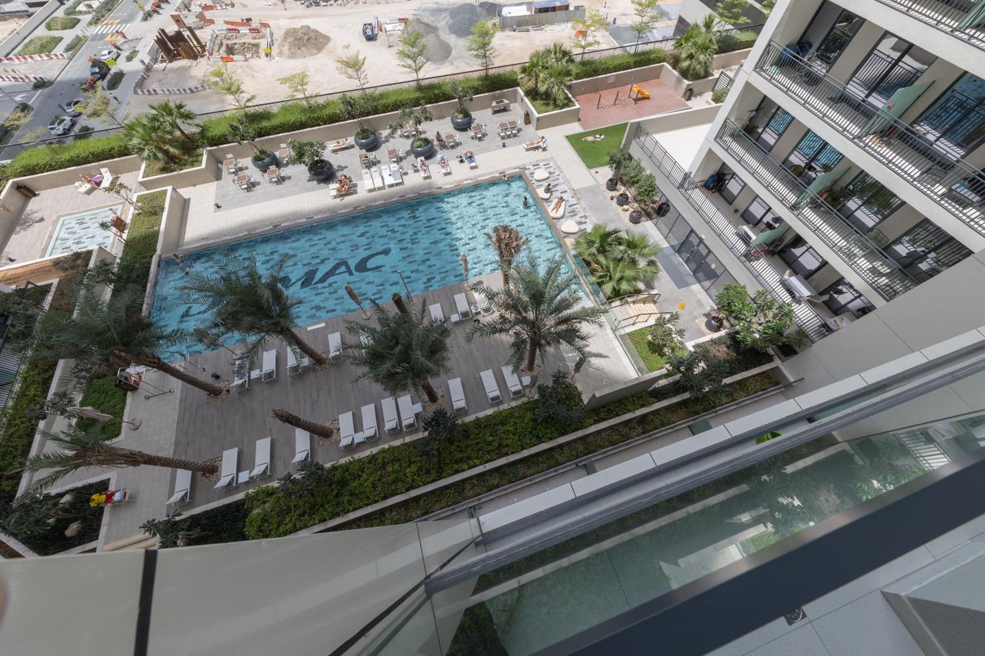 Relaxing 1br Escape, Scenic Pool View Zada Tower - 6ab22 Dubai