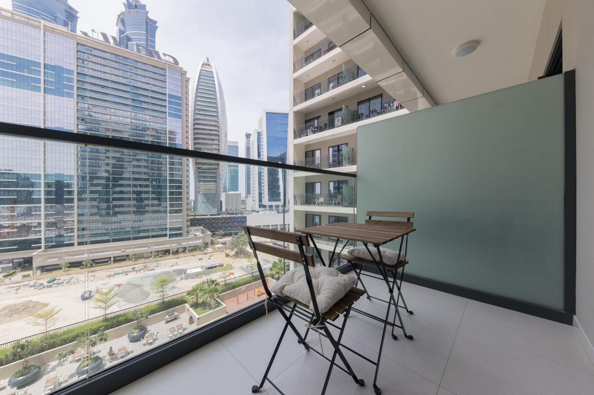 Relaxing 1br Escape, Scenic Pool View Zada Tower - 6ab22 Apartment