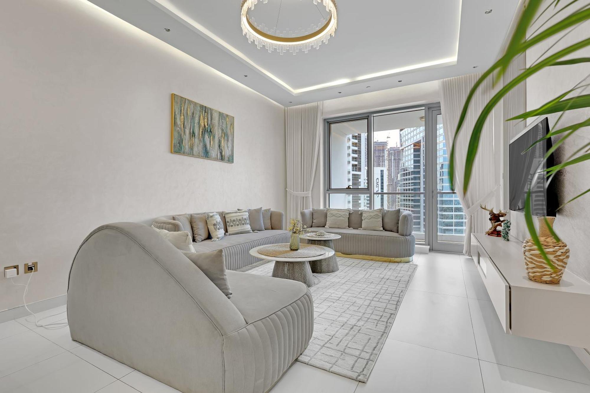 Spacious 3br And Maid Room, Balcony & Views By Bhavan Dubai